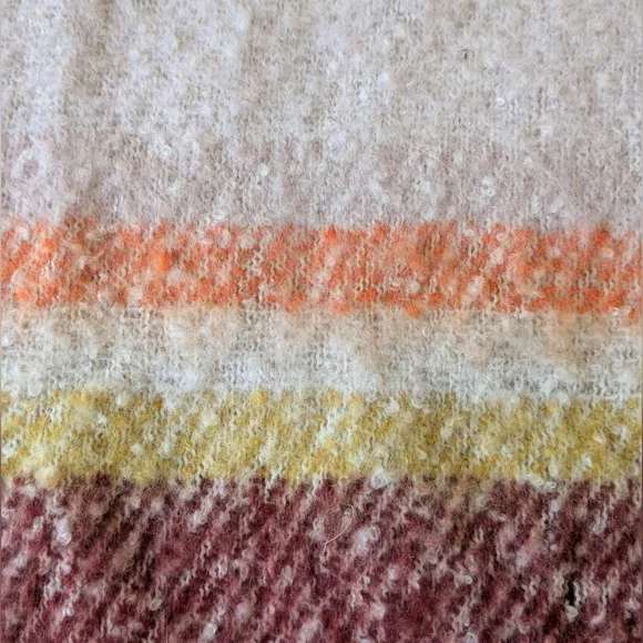 Chunky Blanket Scarf With Fringe - Picture 3 of 4